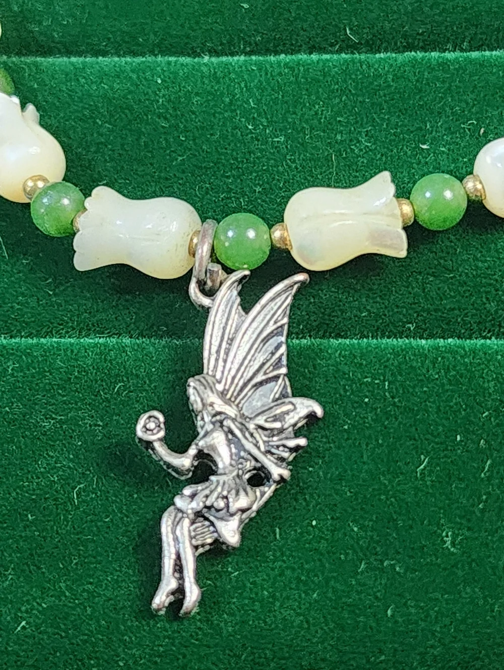 Vintage 1970s Lucite & Jade Beaded Necklace Fairy Pendant Green White Retro - Picture 9 of 10